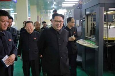 金正恩视察蒲公英作业本工厂，称赞产品设计用心创新